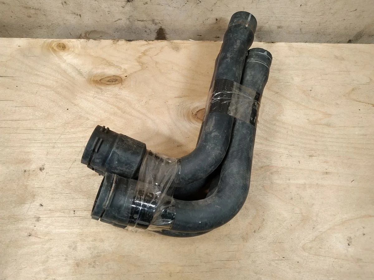 Патрубок радиатора Volkswagen Passat B5 (1996—2001) б.у 8D0121101K