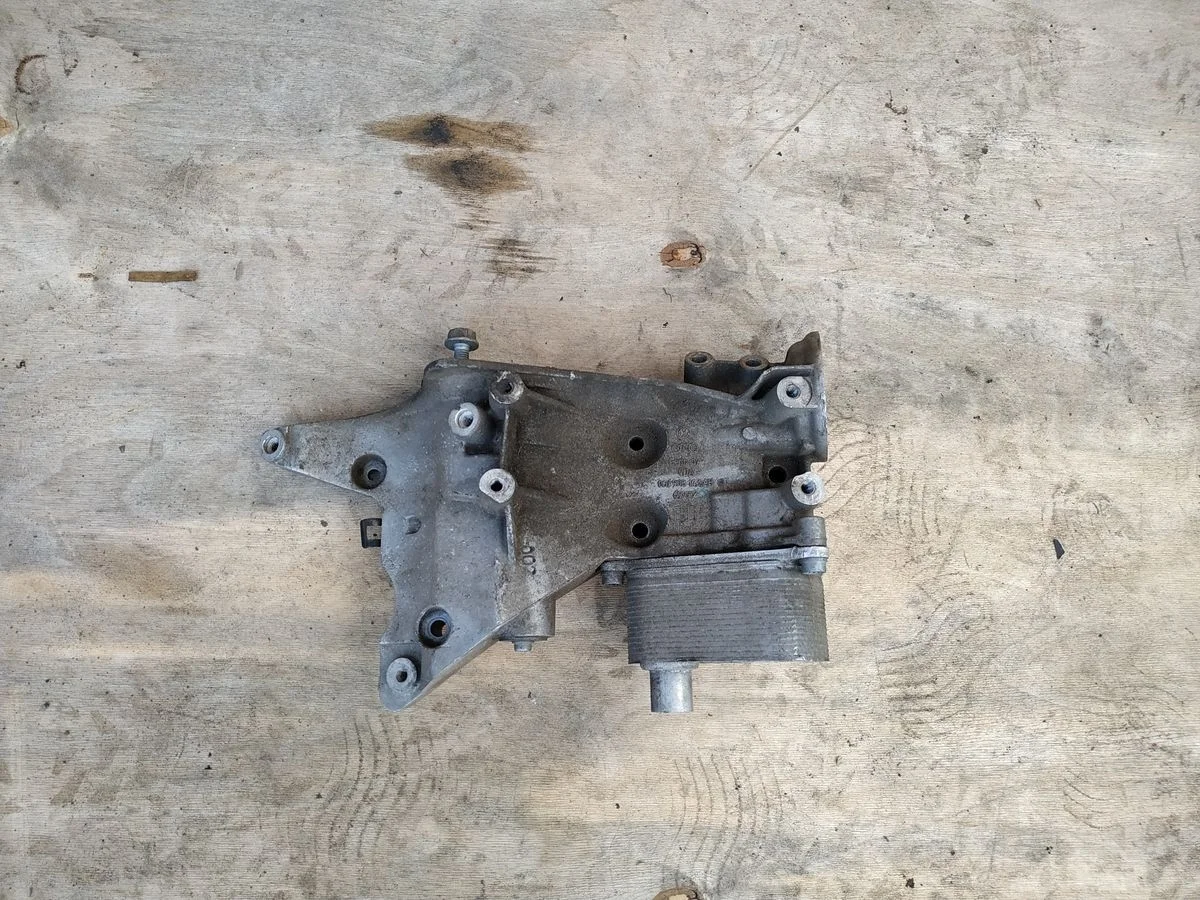 Кронштейн генератора Audi A3 8P рестайлинг 2 (2008—2013) б.у 06J903143AH