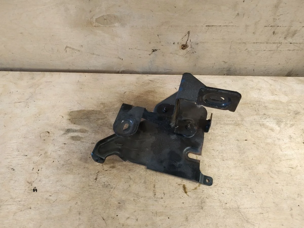 Кронштейн Volkswagen Passat CC B6 (2008—2012) б.у 3C0815948