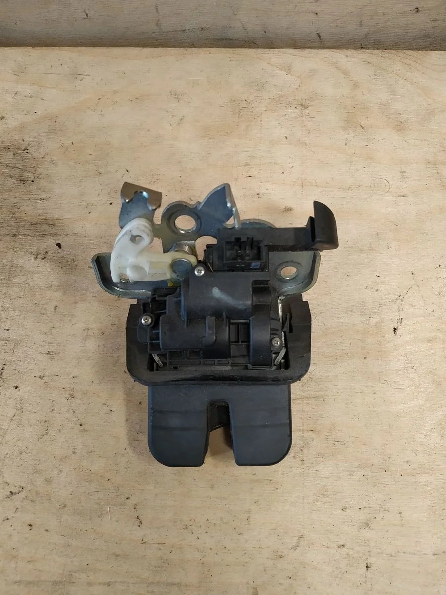 Замок багажника Audi A6 C6 рестайлинг (2008—2011)