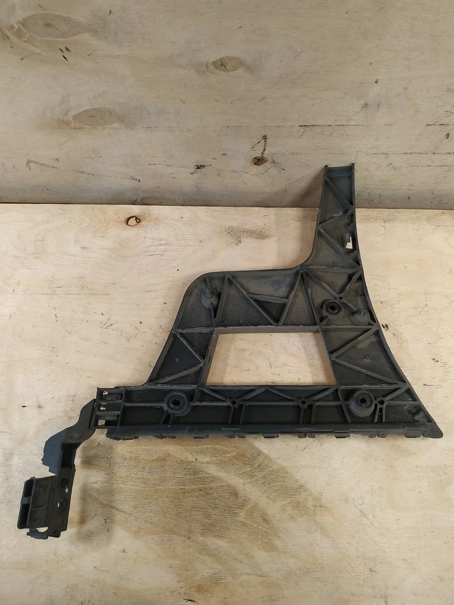 Направляющая бампера Audi A4 B8 (2007—2012)