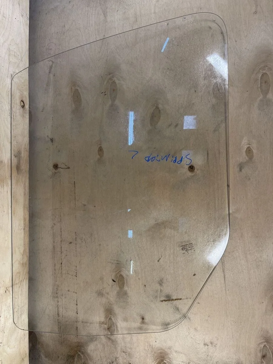 Стекло двери передней Mercedes-Benz Sprinter W907/910 (2018—2025) б.у A9067250210