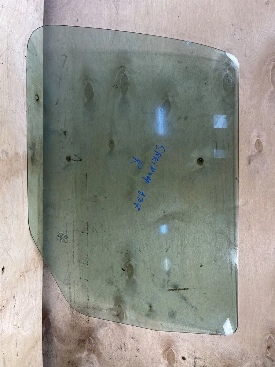 Стекло двери передней Mercedes-Benz Sprinter W907/910 (2018—2025) б.у A9067250310