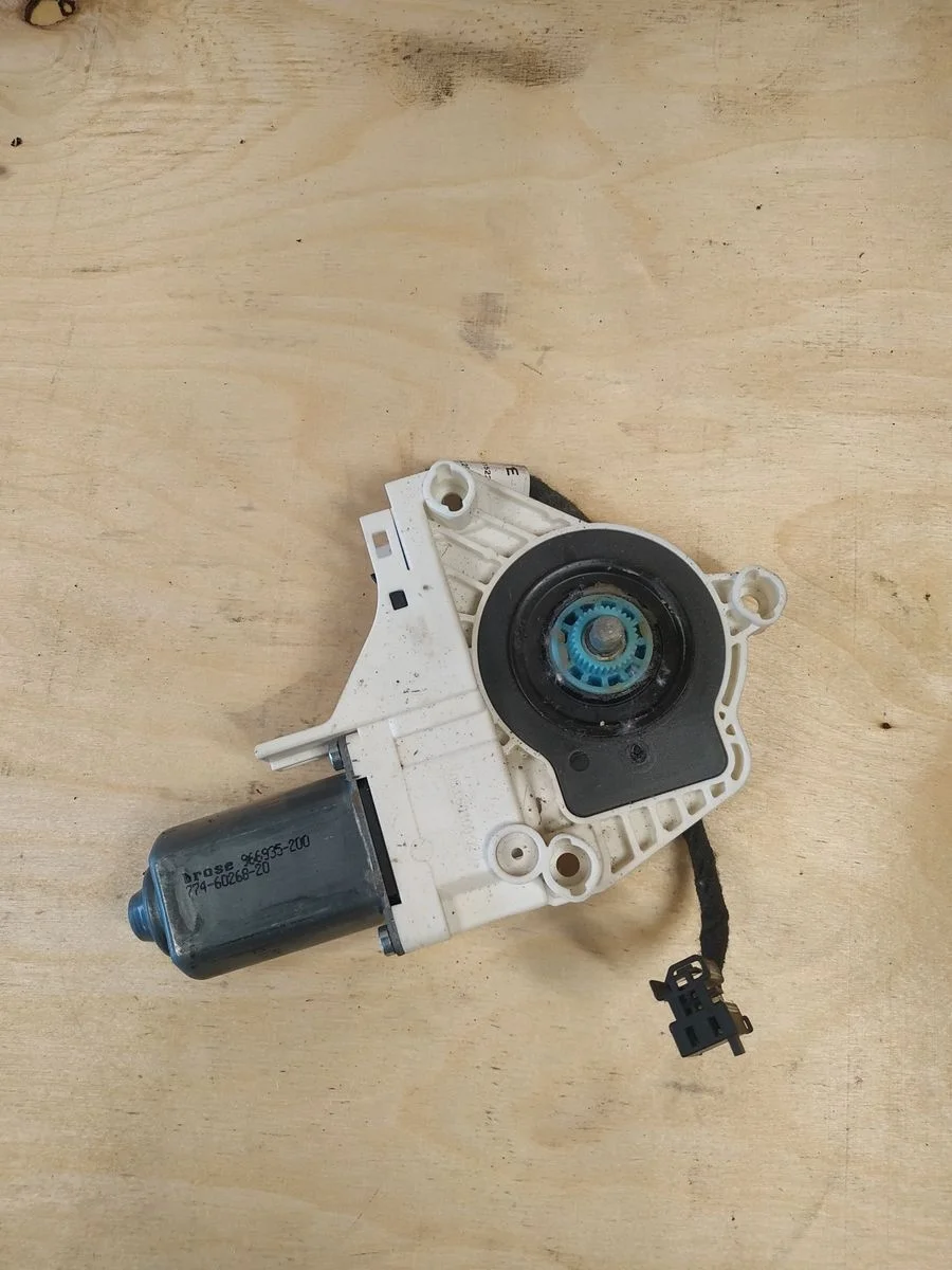 Моторчик стеклоподъемника Audi A4 B8 рестайлинг (2011—2015)