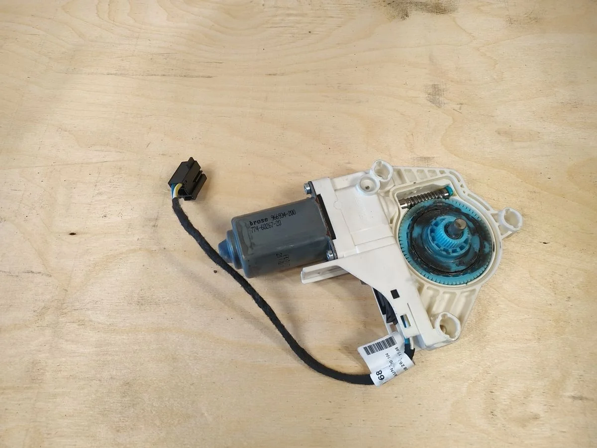 Моторчик стеклоподъемника Audi A6 C6 рестайлинг (2008—2011)