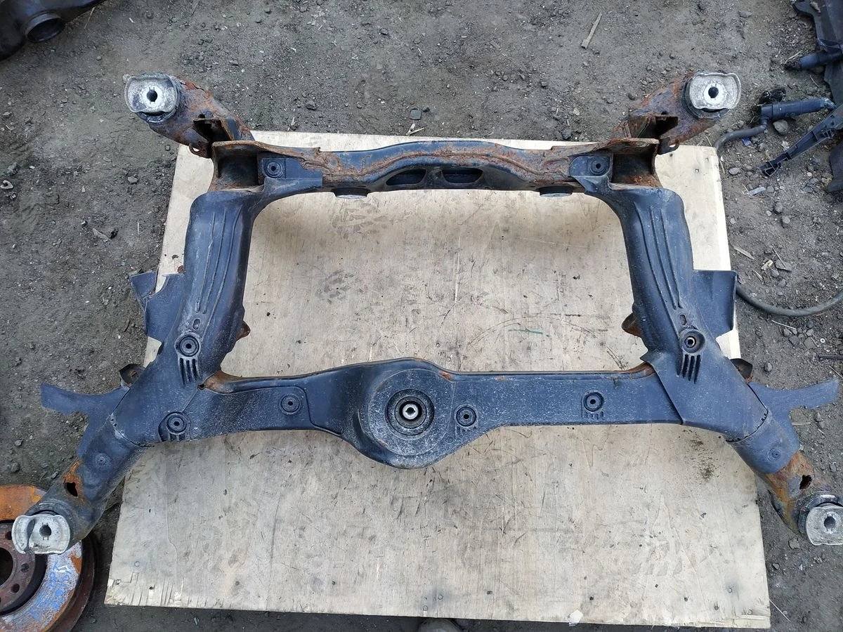 Подрамник Audi Q5 I (2008—2012)