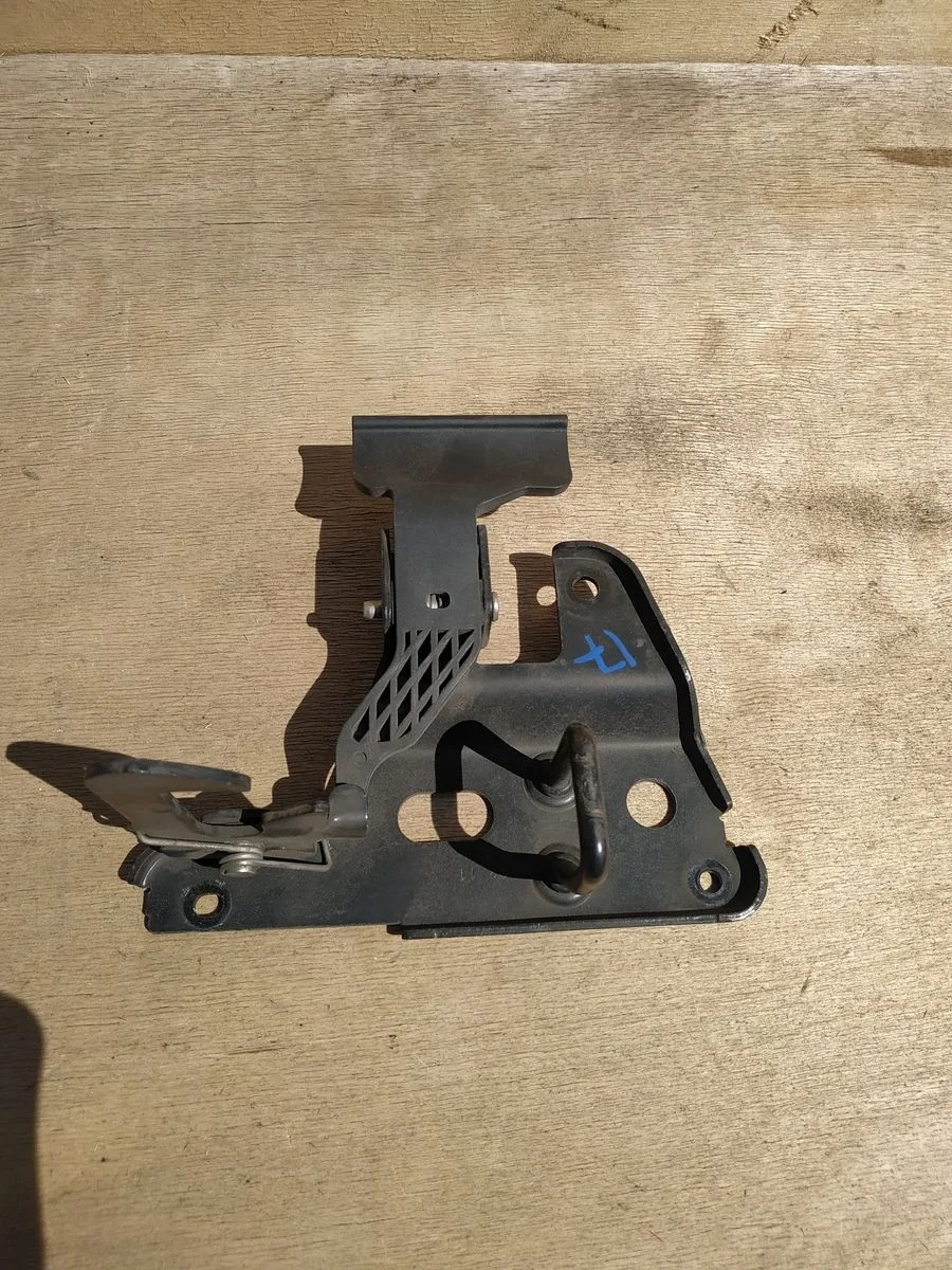 Замок капота Audi A6 C6 (2004—2008) б.у 4F0823480B