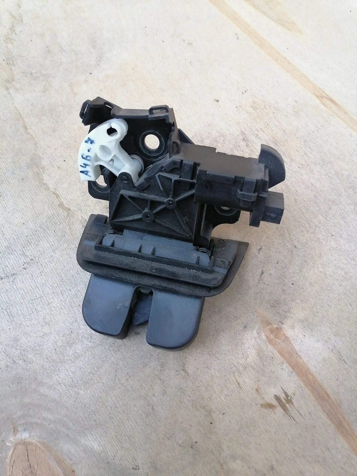 Замок багажника Audi A4 B7 (2004—2009) б.у 8p4827505c