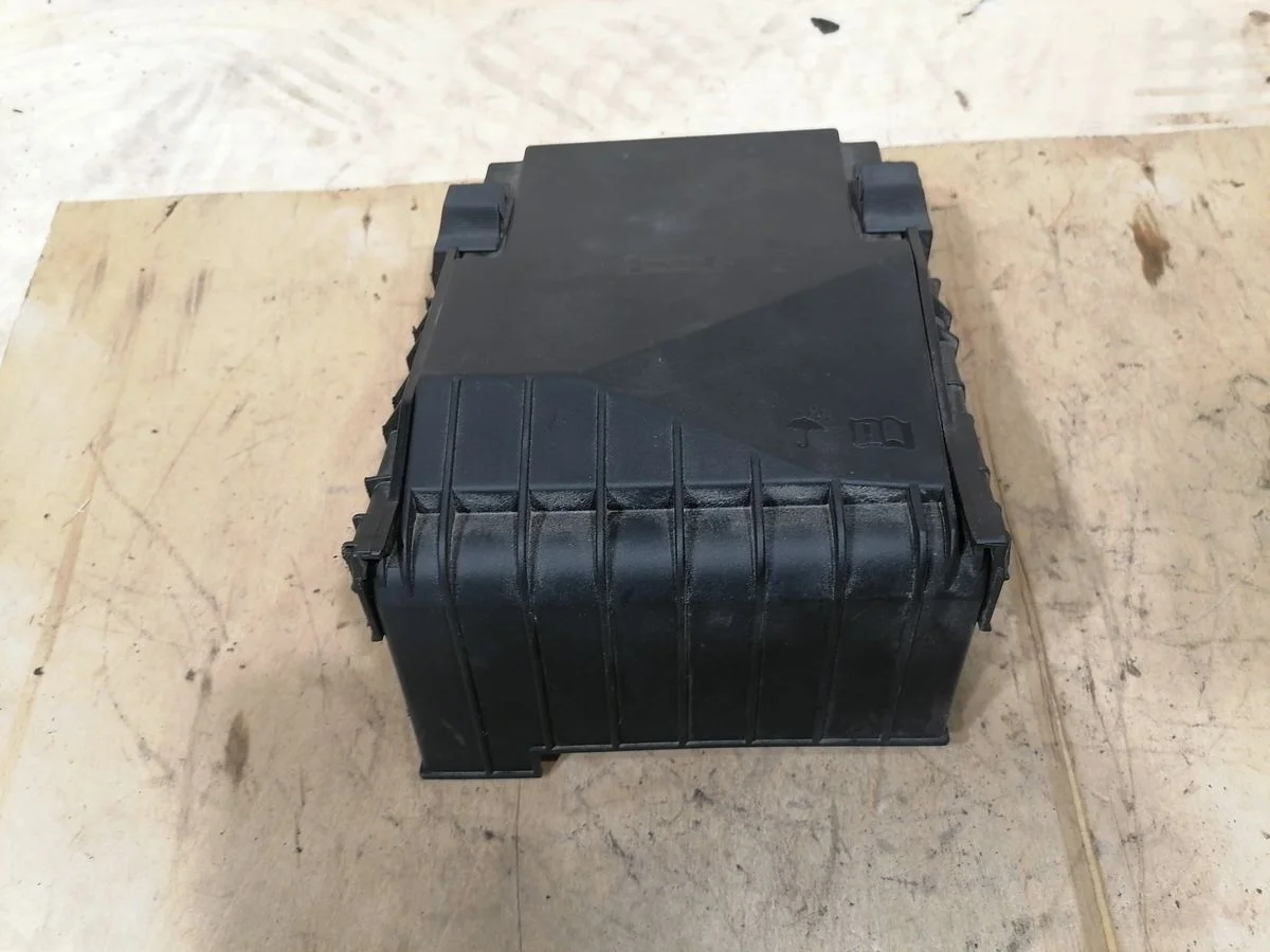 Крышка блока предохранителей Volkswagen Passat CC B6 (2008—2012) б.у 1k0937132f