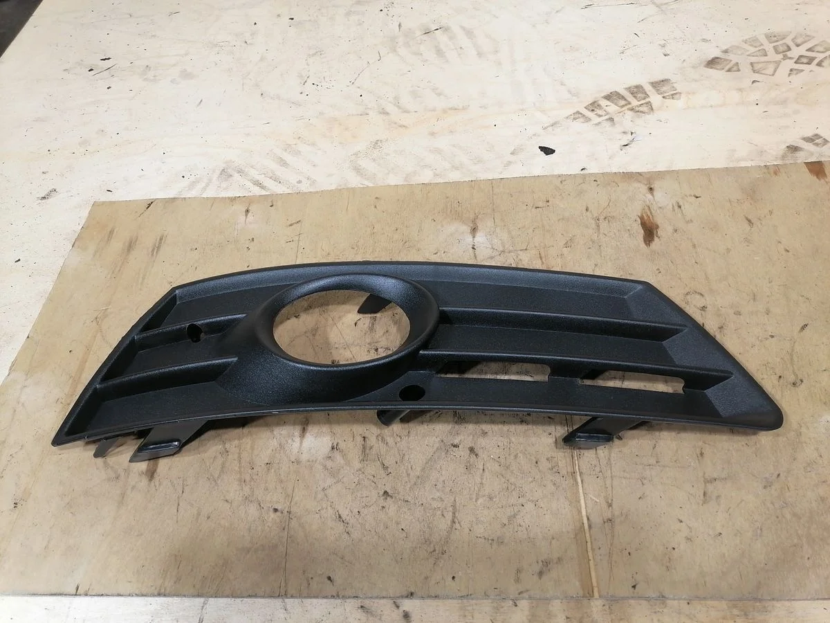 Решетка в бампер Volkswagen Passat CC B6 (2008—2012)