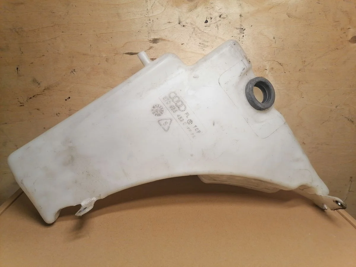 Бачок омывателя лобового стекла Audi A4 B8 (2007—2012)