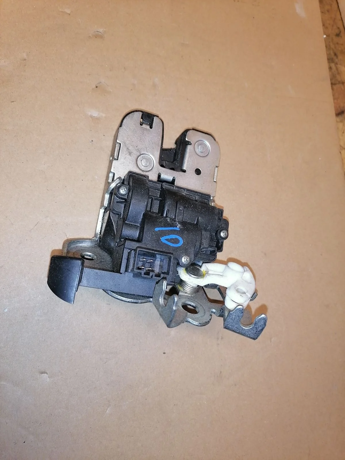 Замок багажника Audi Q5 I (2008—2012) б.у 8r0827505A