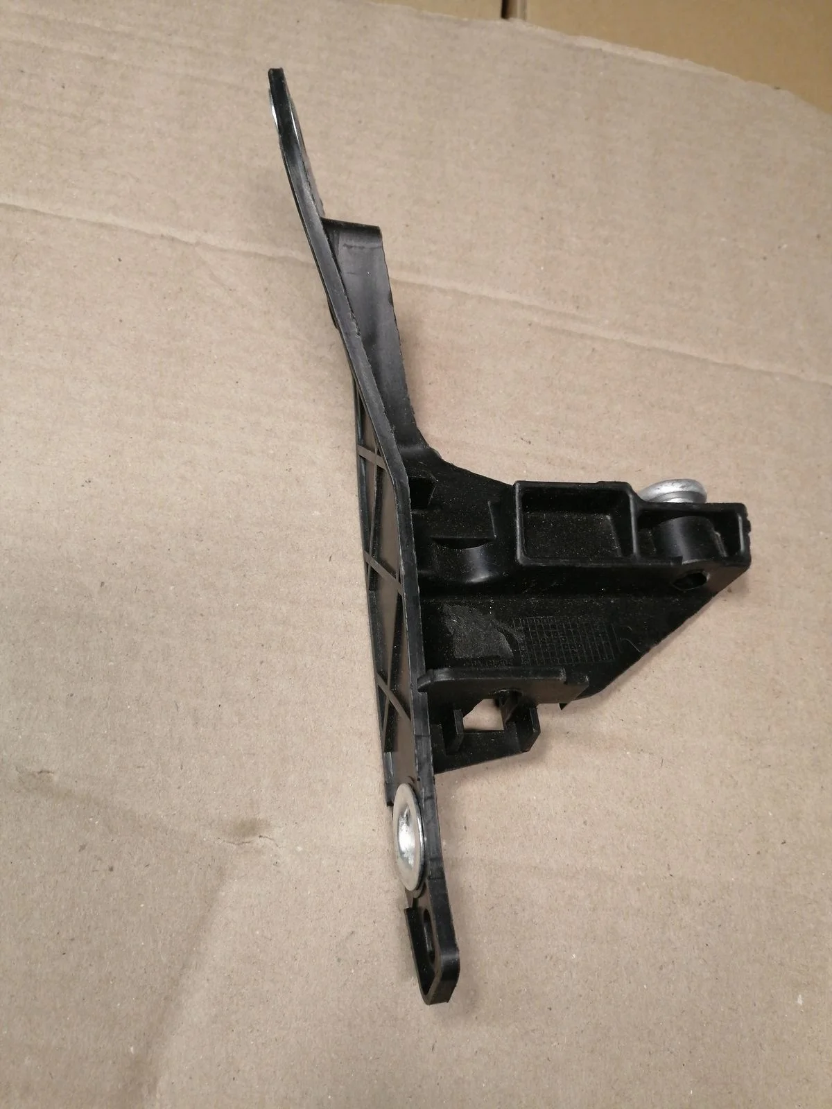 Кронштейн фары Audi A4 B7 (2004—2009)