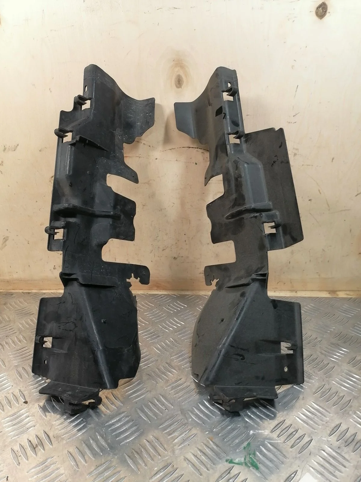 Дефлектор вентилятора Volkswagen Passat B6 (2005—2010) б.у 3c0121284b, 3c0121283b