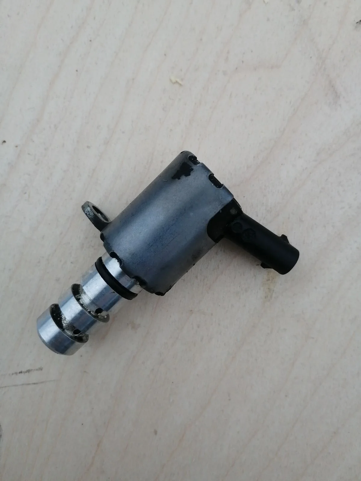 Клапан электромагн. изменения фаз ГРМ Audi A4 B8 (2007—2012)