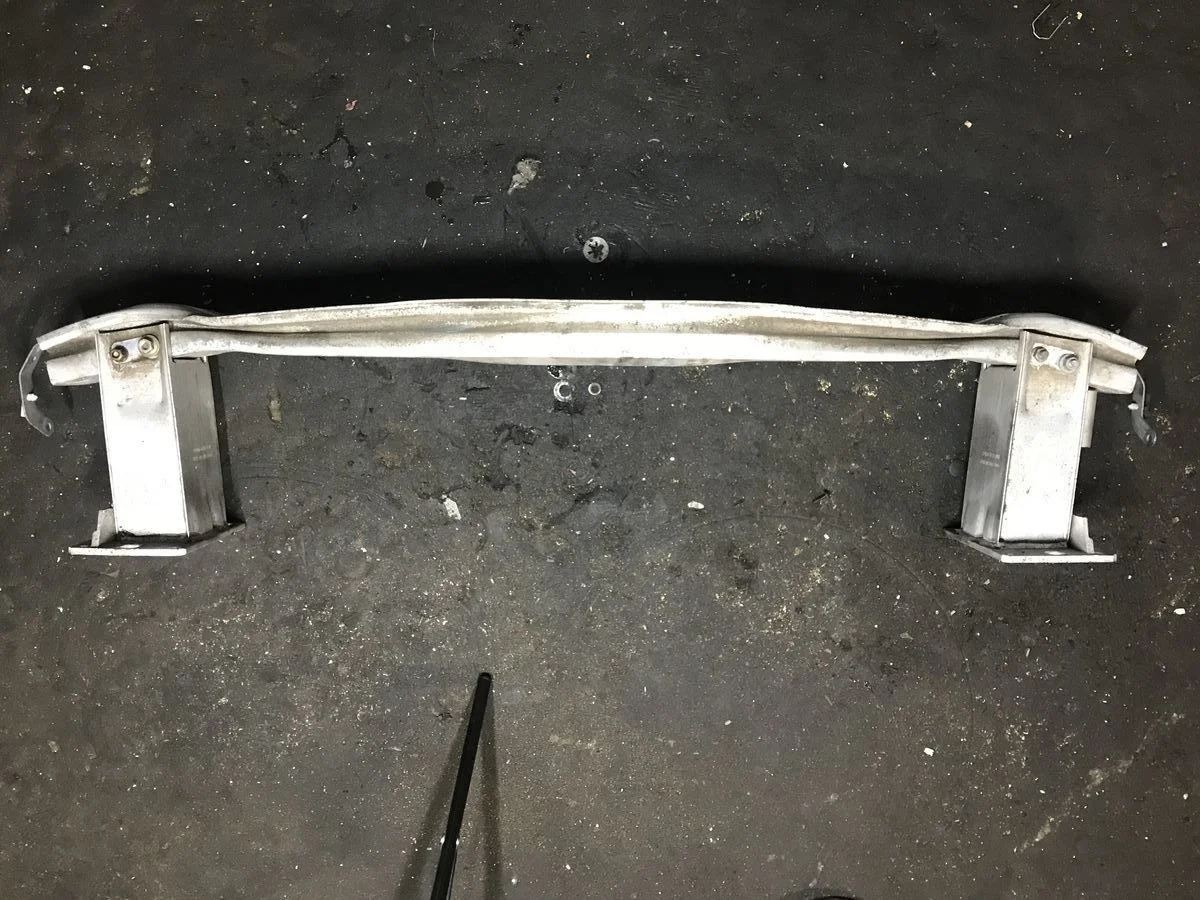 Усилитель переднего бампера Audi A4 B8 (2007—2012) б.у 8K0807113D, 8k0807113b