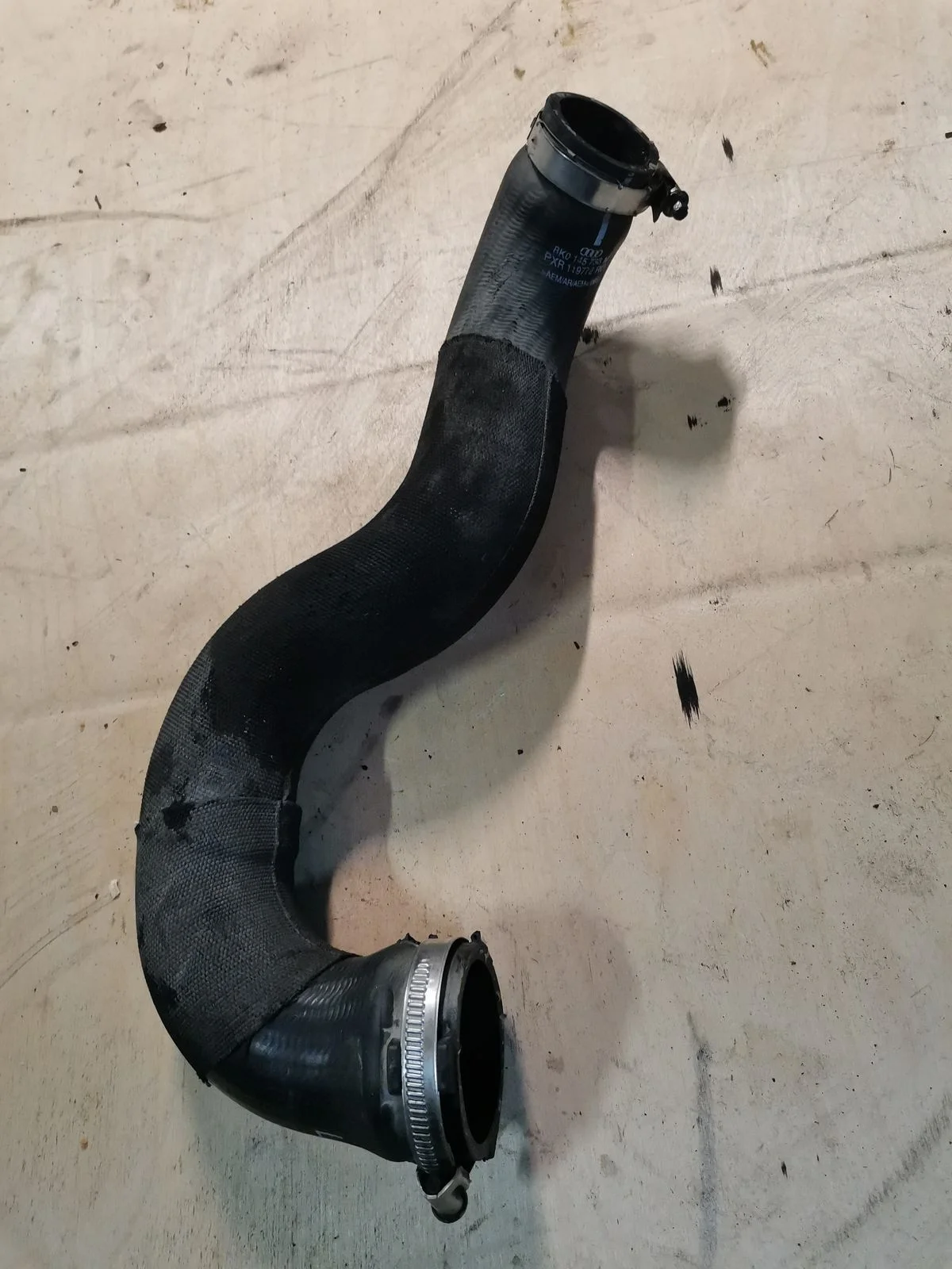 Патрубок интеркулера Audi A4 B8 (2007—2012)