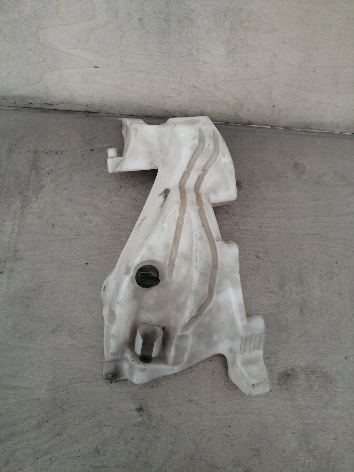 Бачок омывателя лобового стекла Audi A4 B7 (2004—2009)