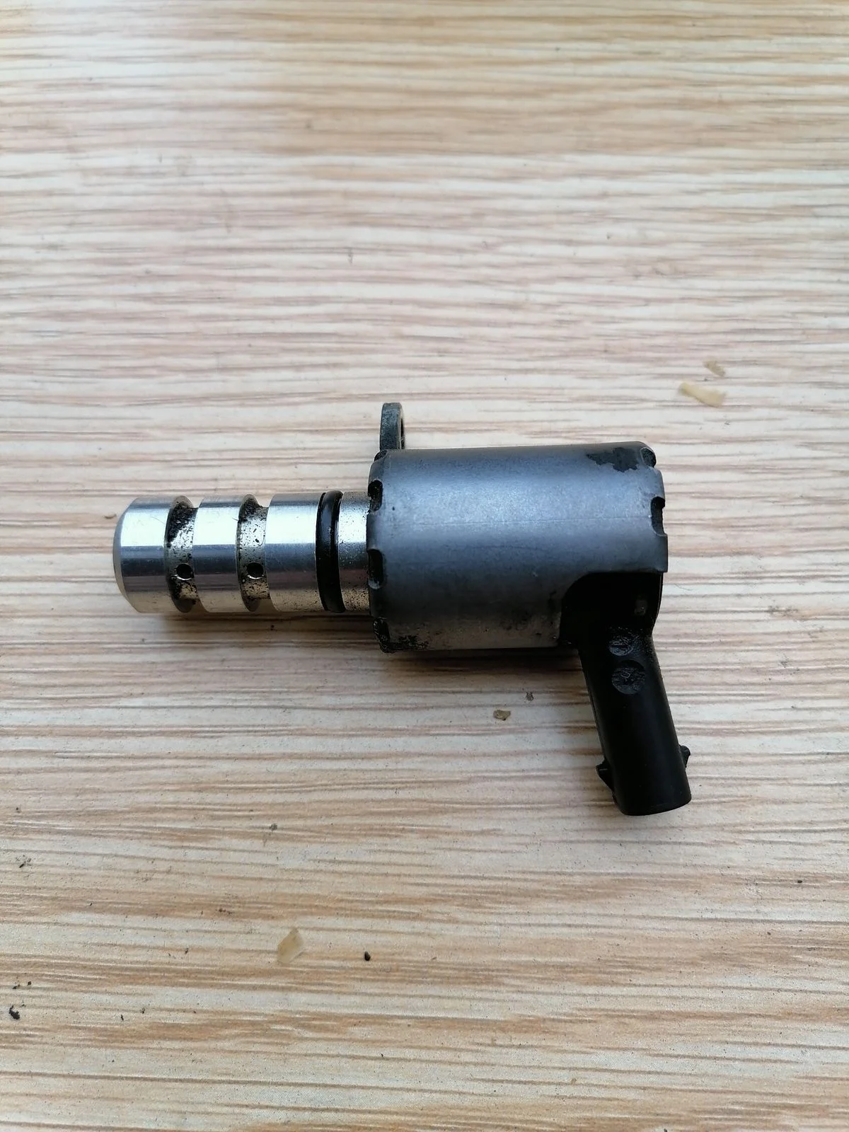 Клапан редукционный масляного насоса Audi A4 B8 (2007—2012)