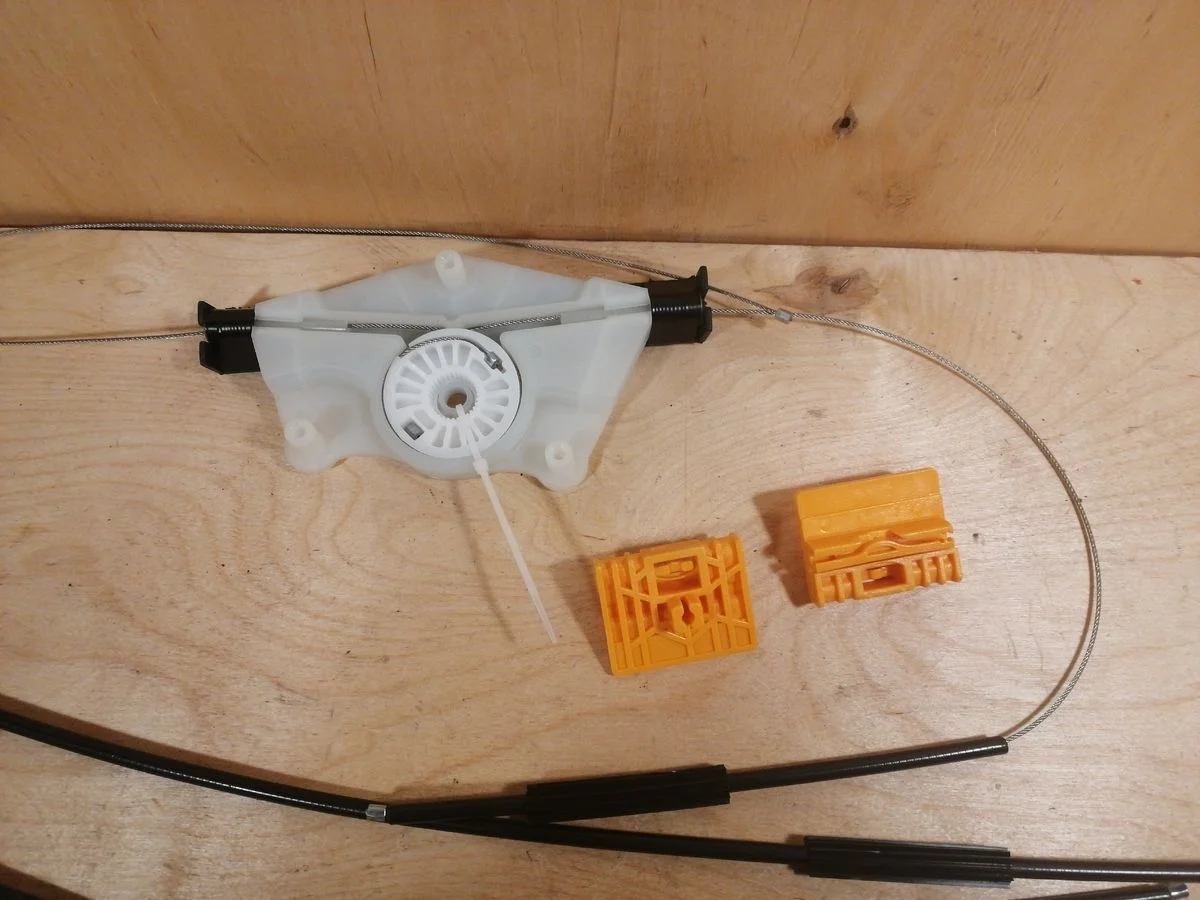 Р/к стеклоподъемника Audi A4 B6 (2000—2006) новый 8E0837461C