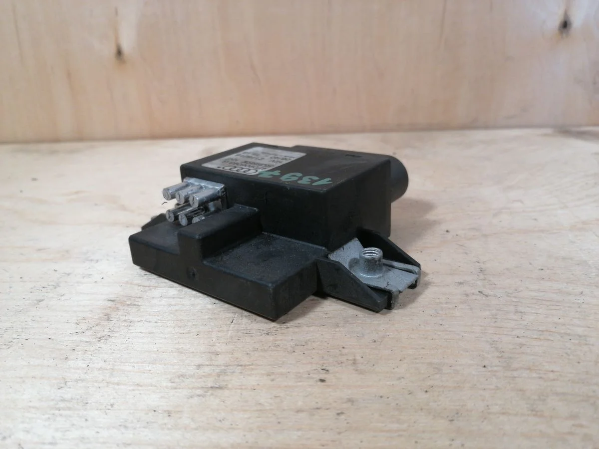 ЭБУ топливного насоса Audi A6 C6 (2004—2008)