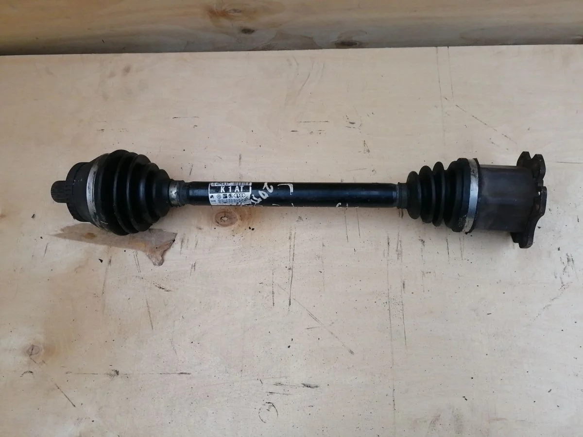 Привод Audi A4 B7 (2004—2009) б.у 8e0407271at