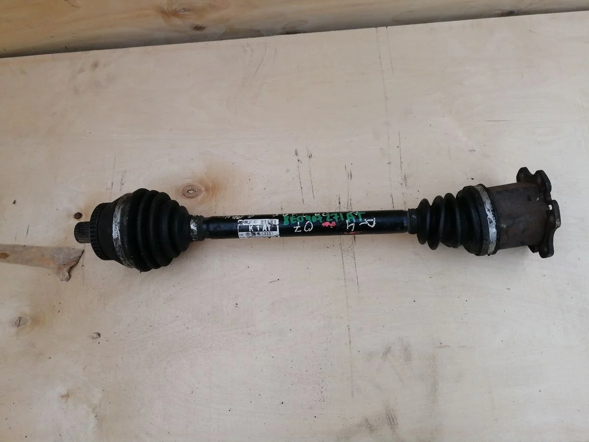 Привод Audi A4 B7 (2004—2009) б.у 8e0407271at