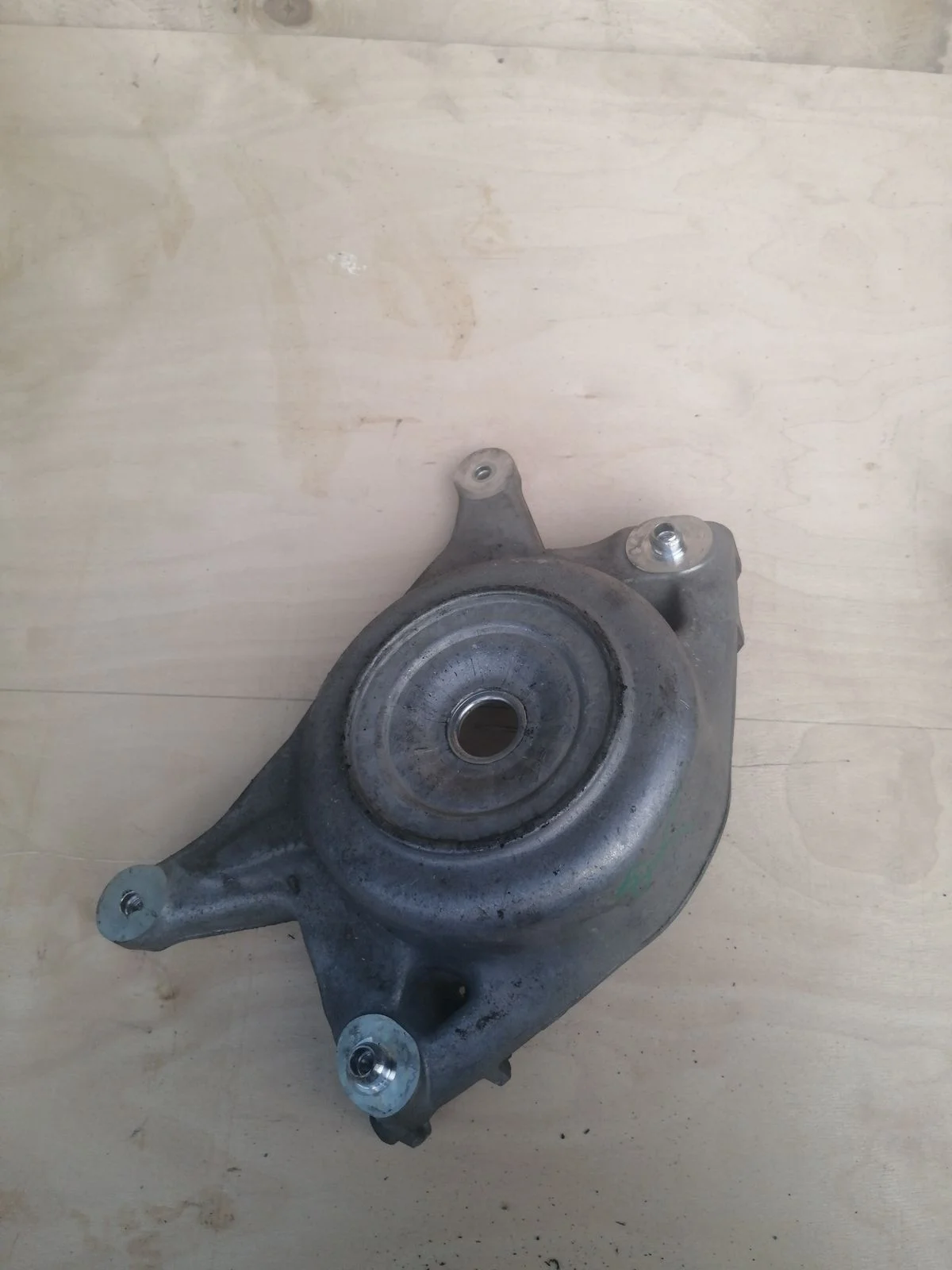 Кронштейн амортизатора Audi A4 B8 (2007—2012) б.у 8K0412391F