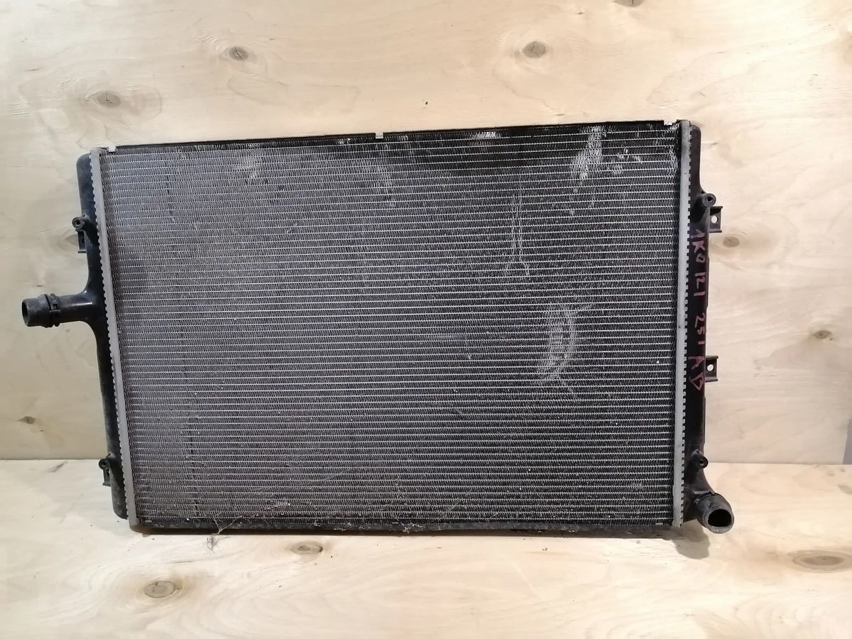 Радиатор основной Volkswagen Passat B6 (2005—2010)