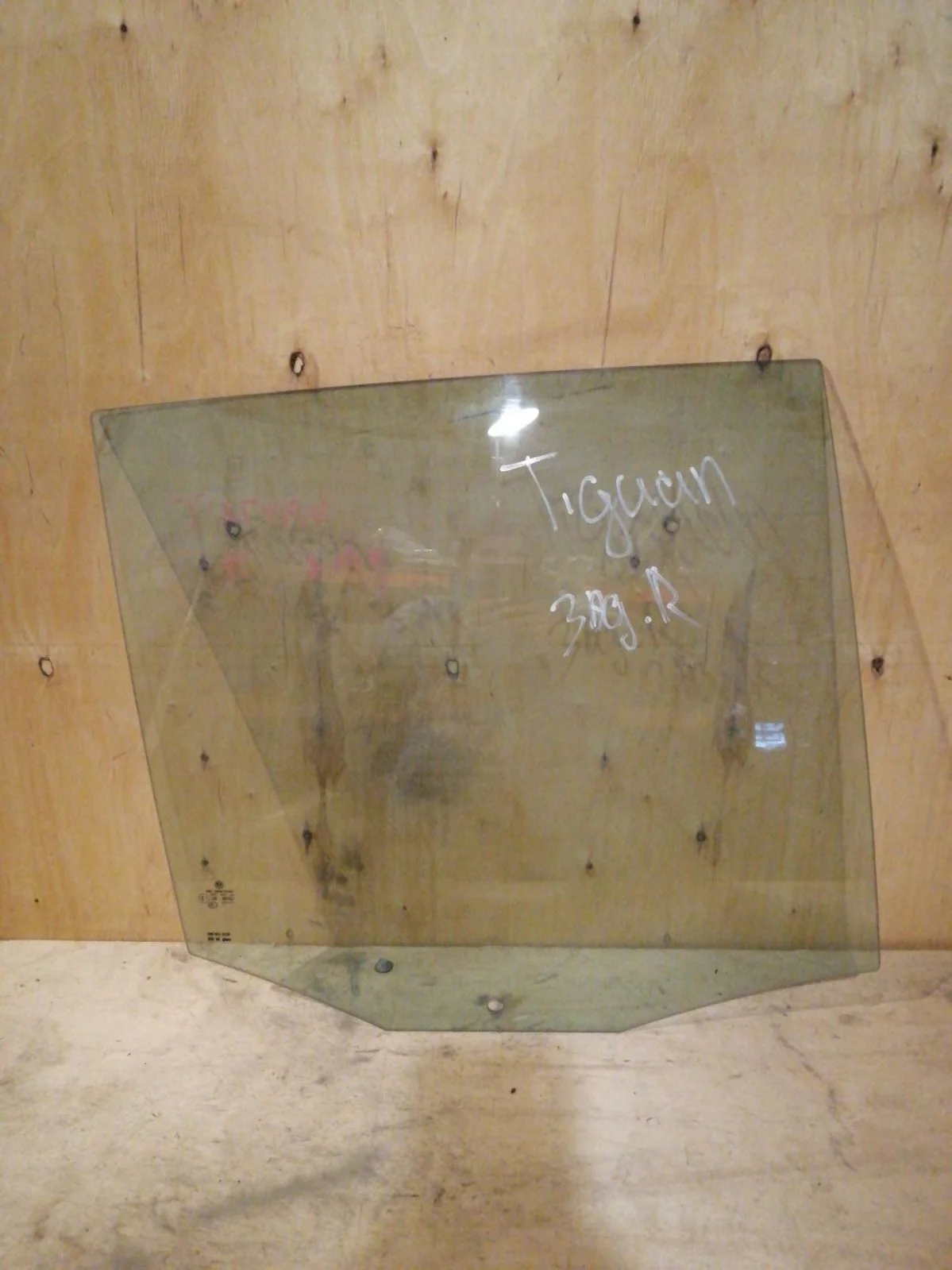 Стекло двери задней Volkswagen Tiguan I (2007—2011) б.у 5n0845026