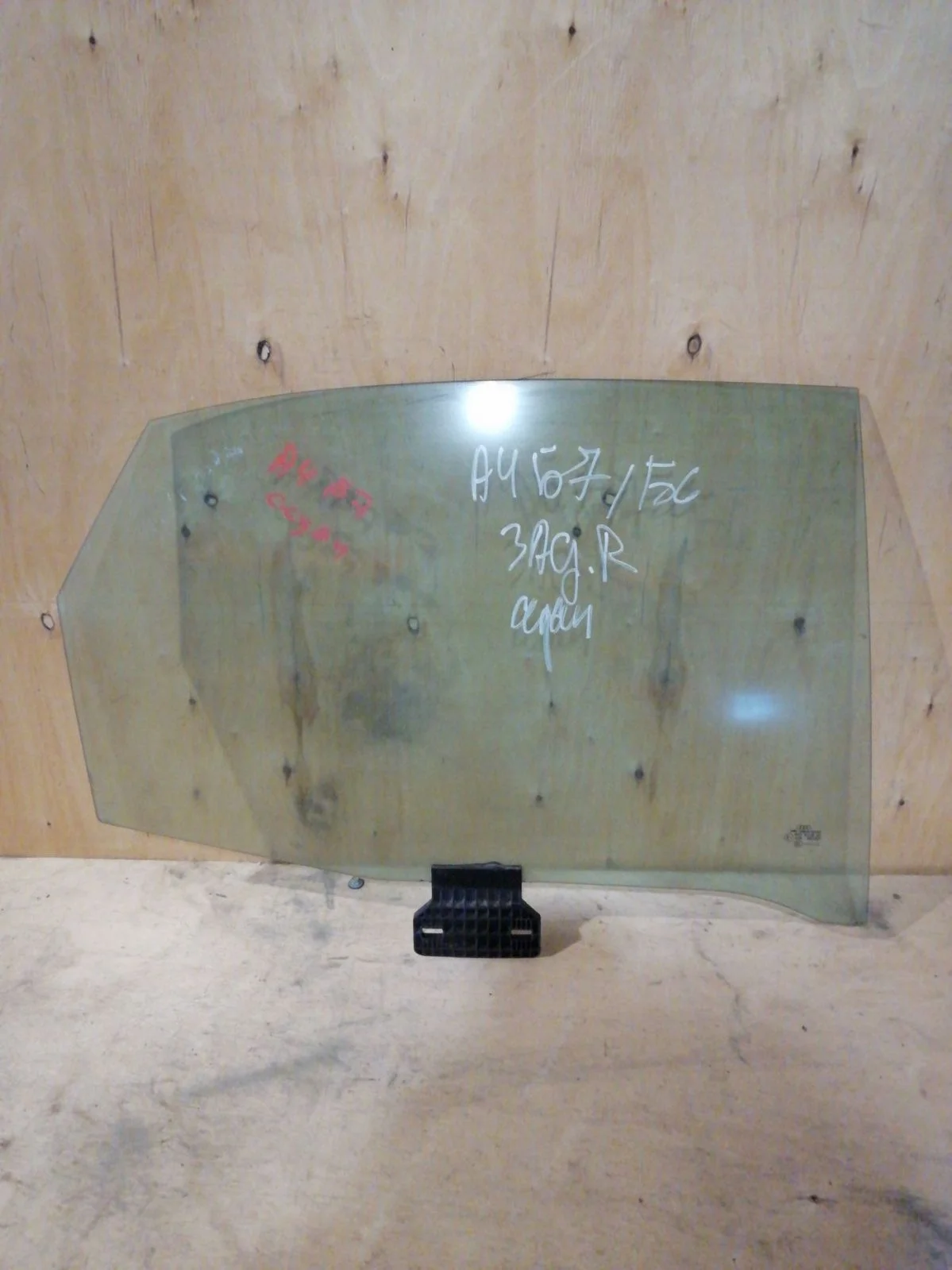 Стекло двери задней Audi A4 B7 (2004—2009)