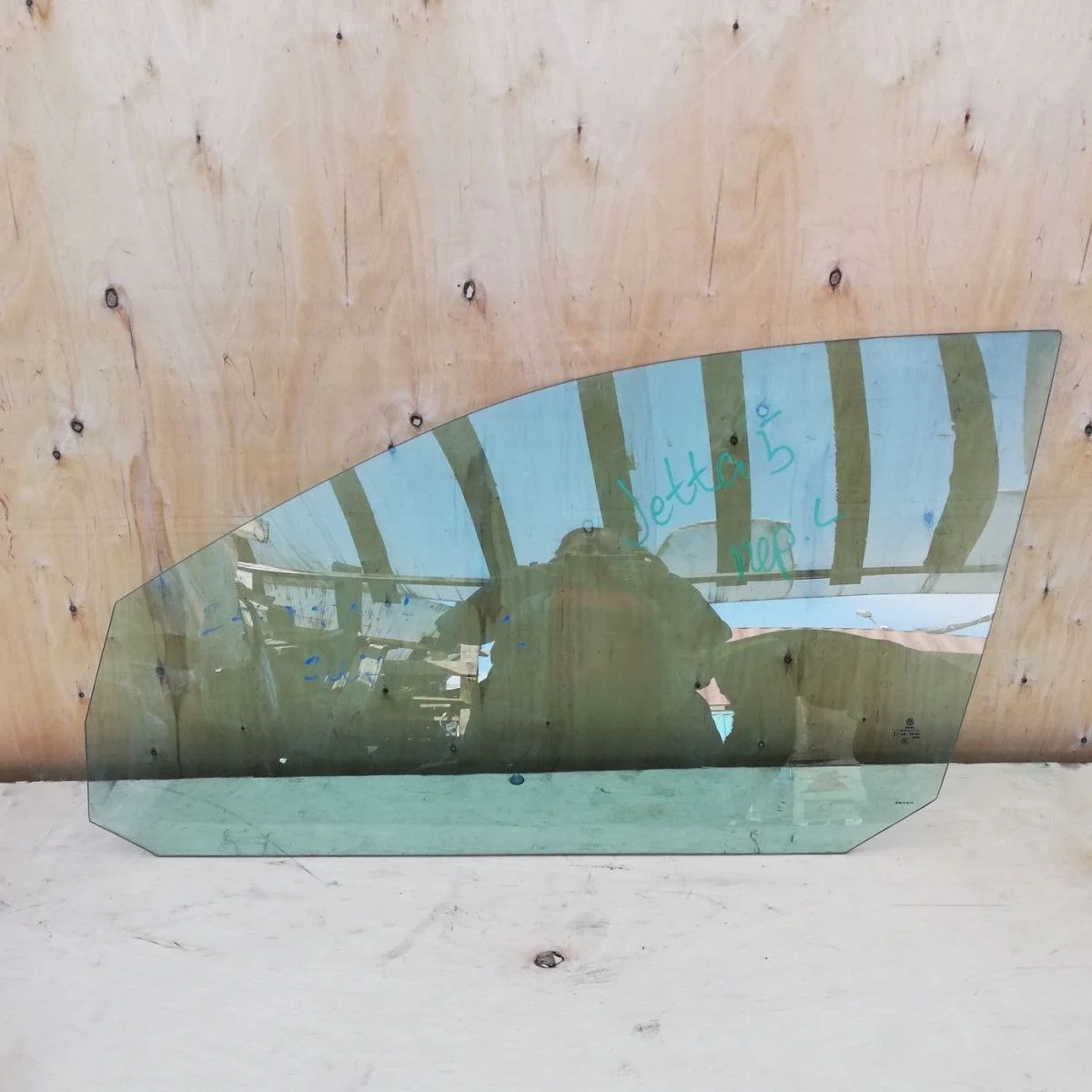 Стекло двери передней Volkswagen Jetta V (2005—2011) б.у 1k5845202b