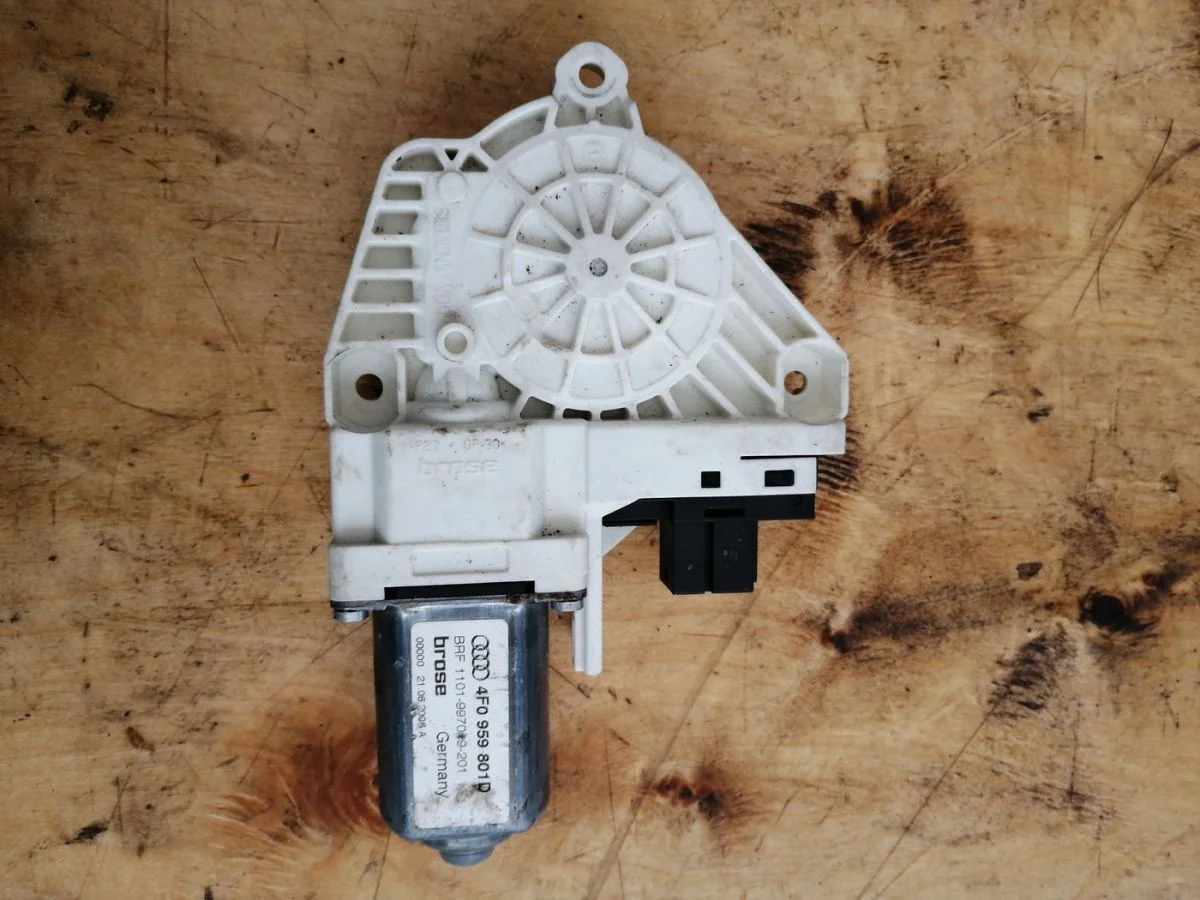 Моторчик стеклоподъемника Audi A6 C6 (2004—2008)