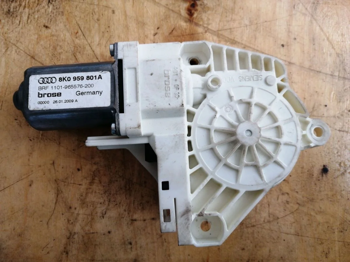 Моторчик стеклоподъемника Audi A5 I (2007—2011)