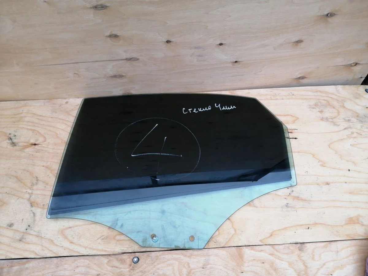 Стекло двери задней Audi A4 B8 (2007—2012)