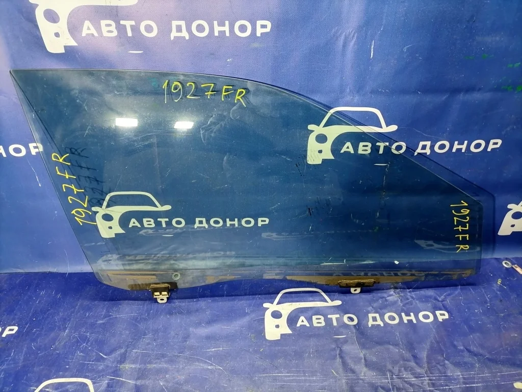стекло TOYOTA PRIUS NHW11 1NZFXE F 68101-47020
