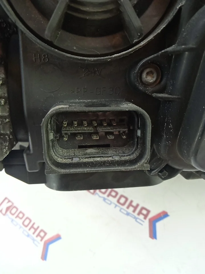 Фара правая BMW 3  E90 E91 Б/У Оригинал дефект одного крепления грязное стекло изнутри