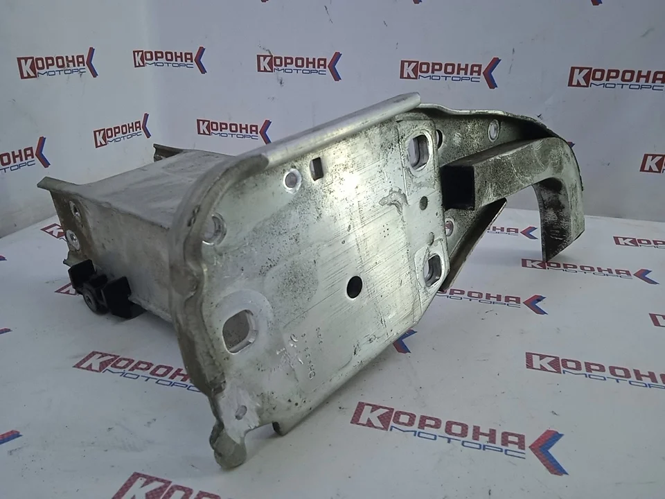 Кронштейн бампера передний Правый AUDI A6 С7 Б/У Б/У