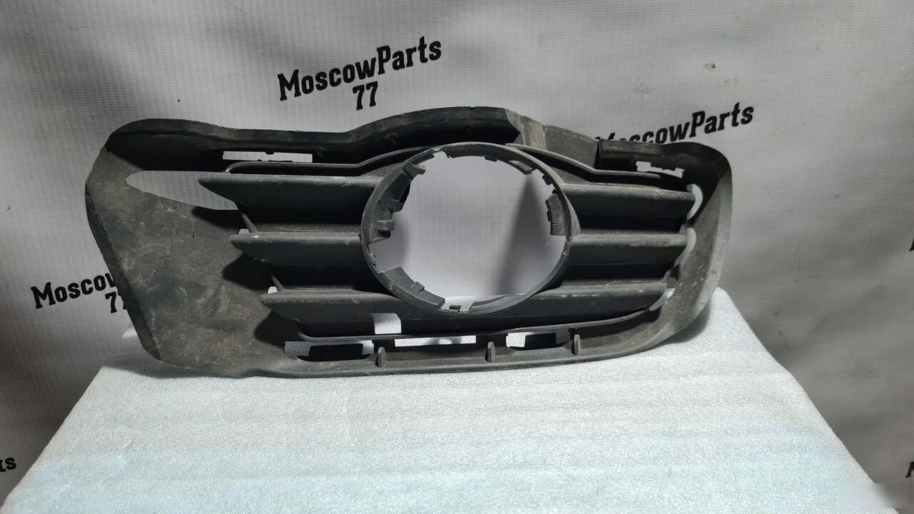 Решетка рамка птф правая Mercedes-Benz C-класс W204/S204 (2006—2011)