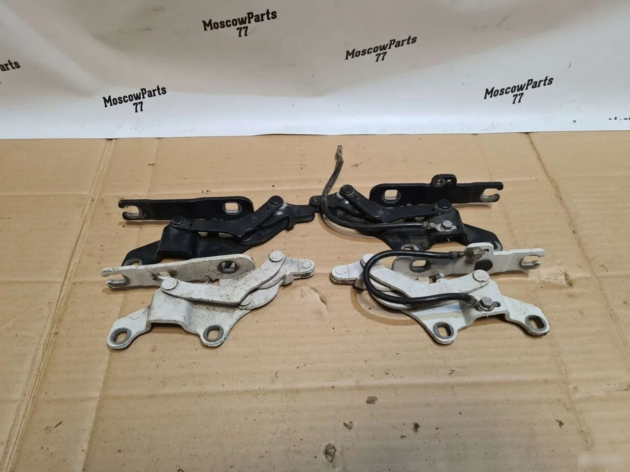 Петля капота левая правая BMW 1 серия E81/E82/E87/E88 рестайлинг (2007—2011)