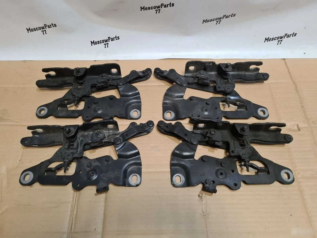 Петля капота левая правая BMW 7 серия F01/F02 (2008—2012)