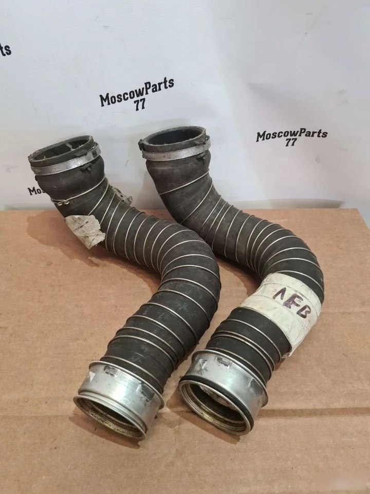 Патрубок интеркулера левый Mercedes-Benz C-класс W204/S204 (2006—2011)