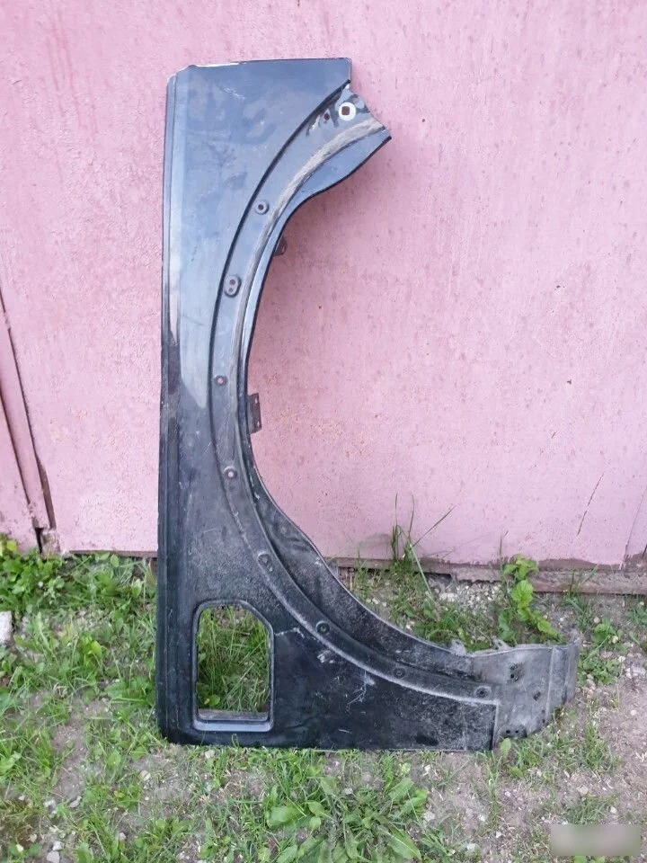 Переднее правое крыло Land Rover Discovery III (2004—2009)