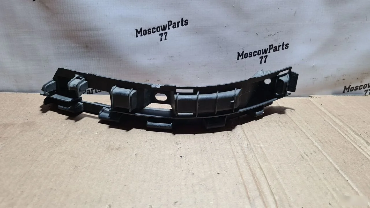 Кронштейн заднего бампера правый BMW 7 серия E65/E66 (2001—2005)