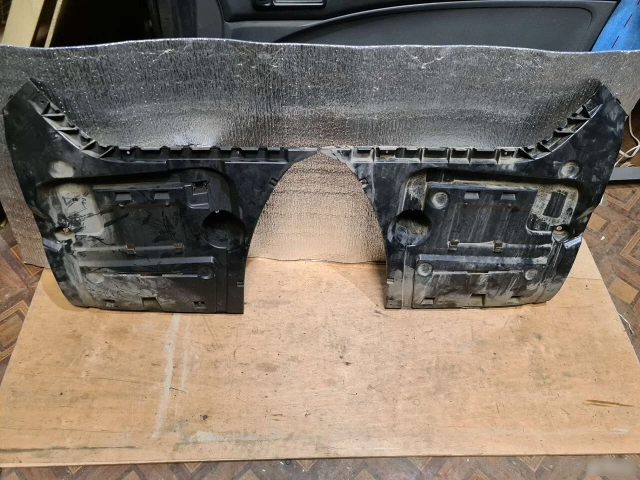 Кронштейн заднего бампера правый BMW 7 серия F01/F02 (2008—2012)