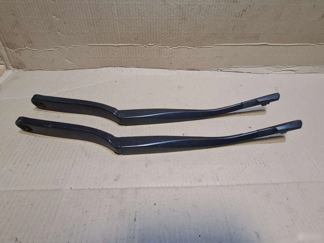 Поводок стеклоочистителя левый BMW 5 серия F10/F11 (2009—2013)