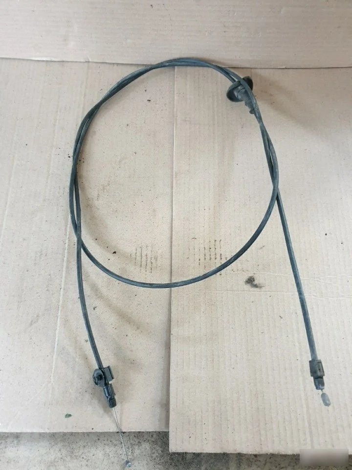 Трос капота Кадиллак Cadillac SRX I (2003—2009)