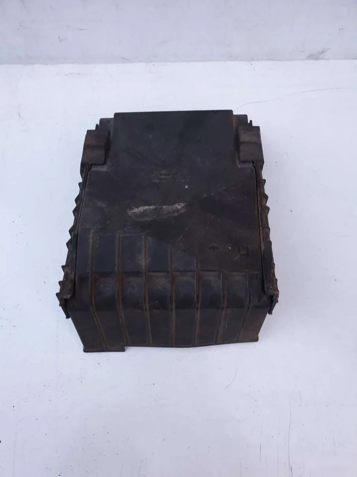 Крышка блока предохранителей Audi A3 8P рестайлинг (2004—2008)