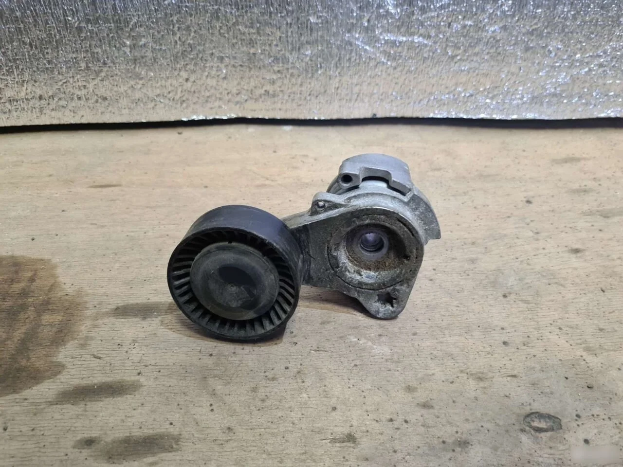 Натяжитель ремня BMW 1 серия E81/E82/E87/E88 (2004—2007)