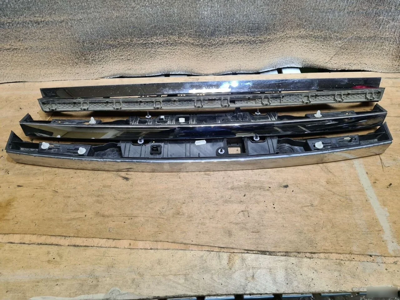 Накладка молдинг багажника BMW 7 серия F01/F02 (2008—2012)